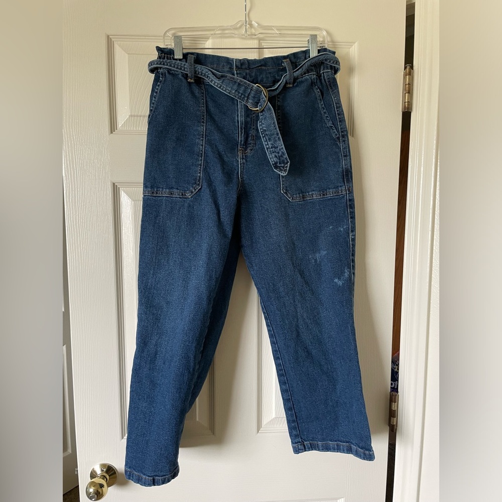 BLUE JEANS WITH BELT